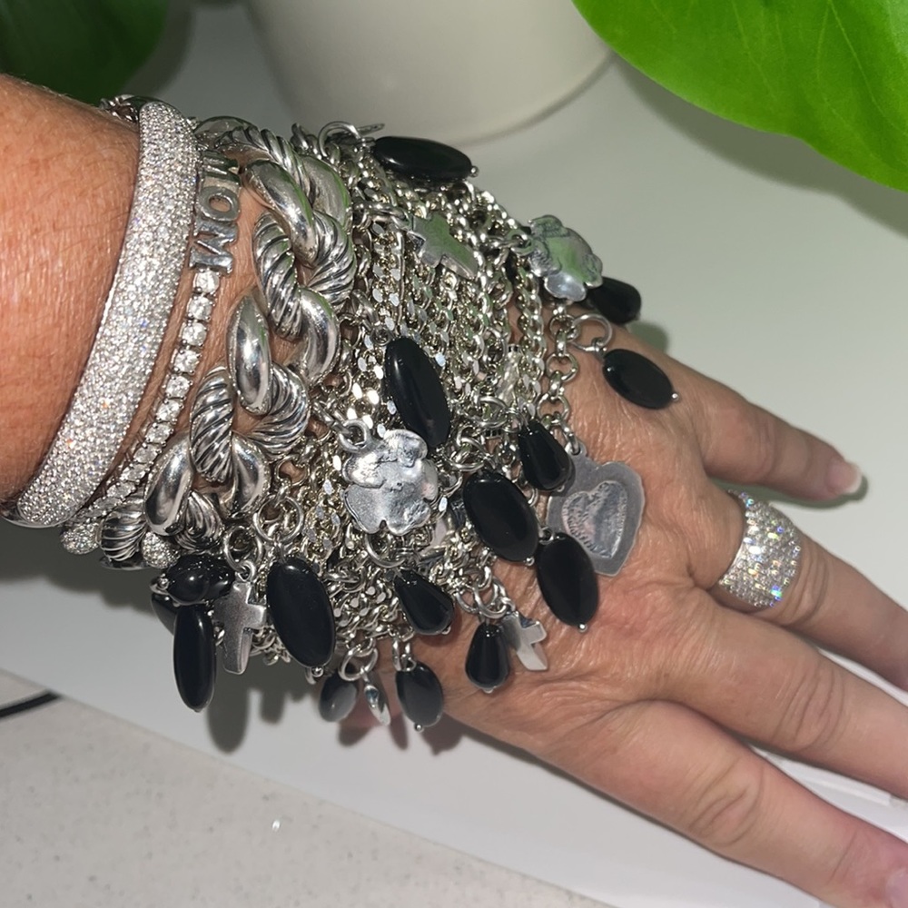 BE 15 Strands Chain Link Adj Bracelet 
Aluminum Hearts Roses & crosses